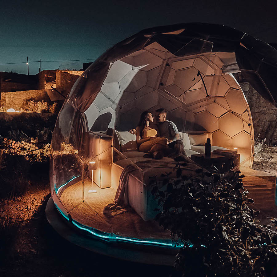 Expérience de glamping à l'intérieur d'un dôme