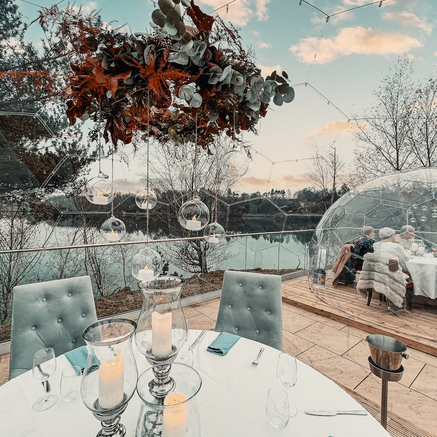Winteressen im Freien am See