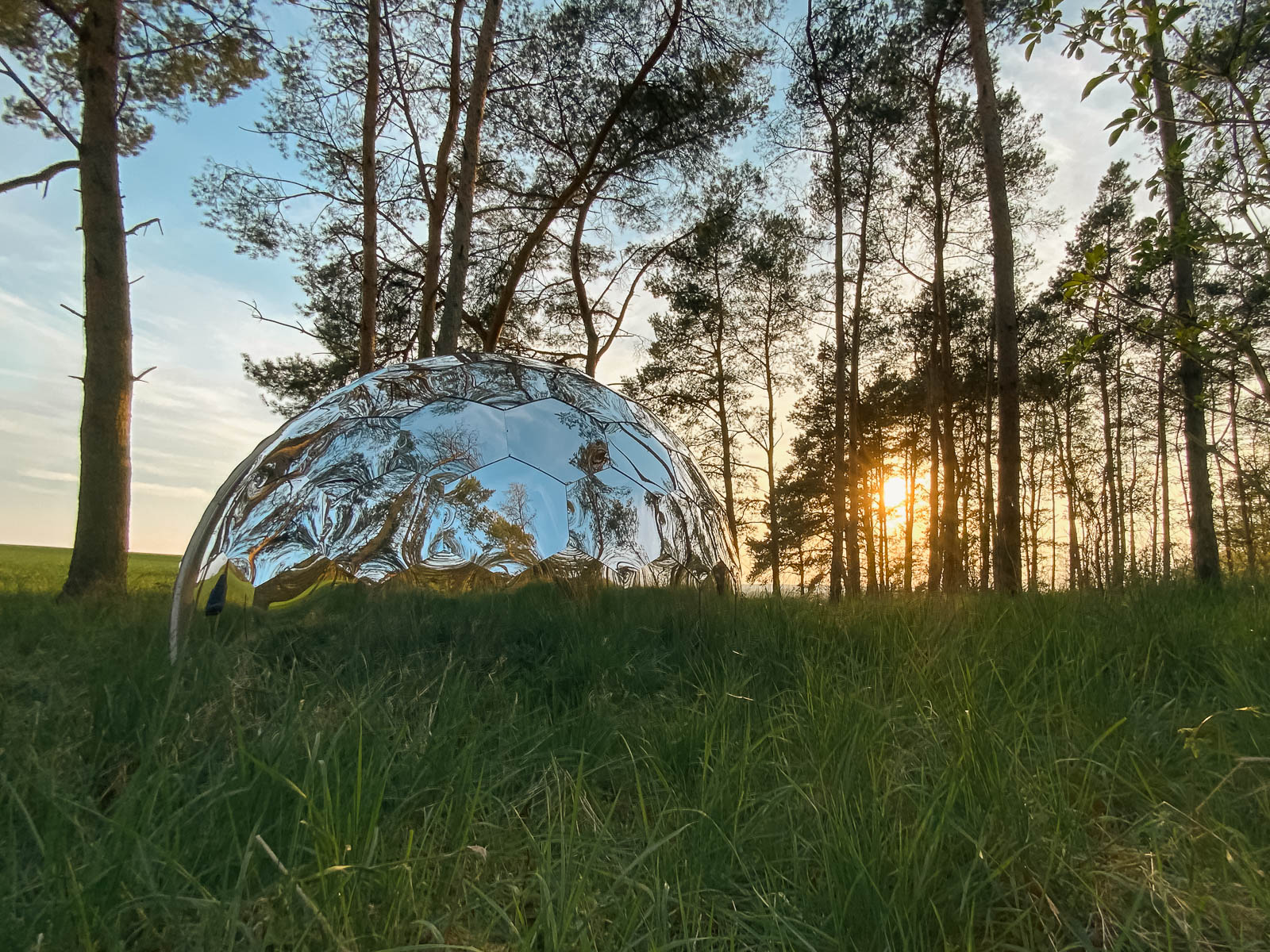expérience de glamping dans un dôme miroir