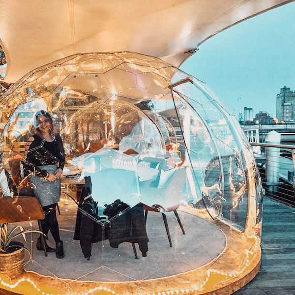 Dîner sous dôme sur le quai