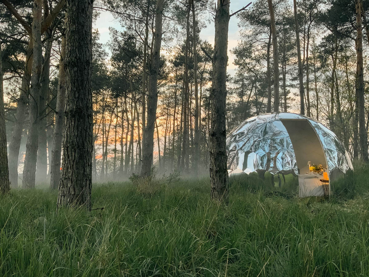 Eine Glamping-Kapsel zum Einsetzen eines Badmoduls