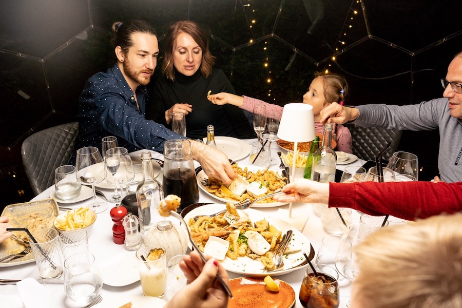Una festa in famiglia con cena in baccello al ristorante Lucarelli