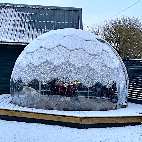 Dôme de jardin confortable en hiver