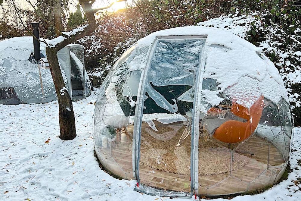 Cupola da giardino preparata per l'inverno