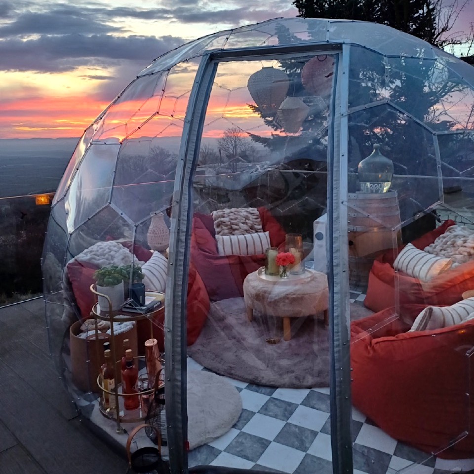 Hypédome sur une terrasse au coucher du soleil