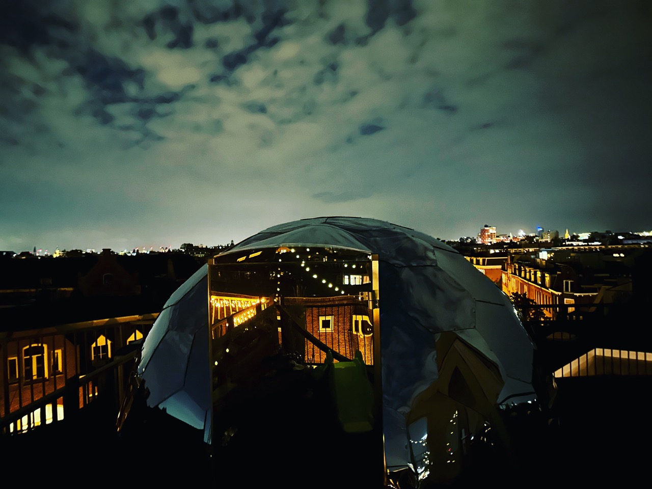 Mirror Dome auf dem Dach