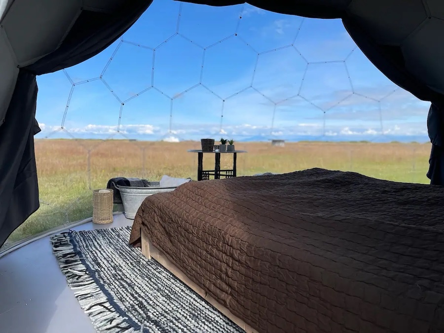 Conception de l'intérieur d'un pod de glamping