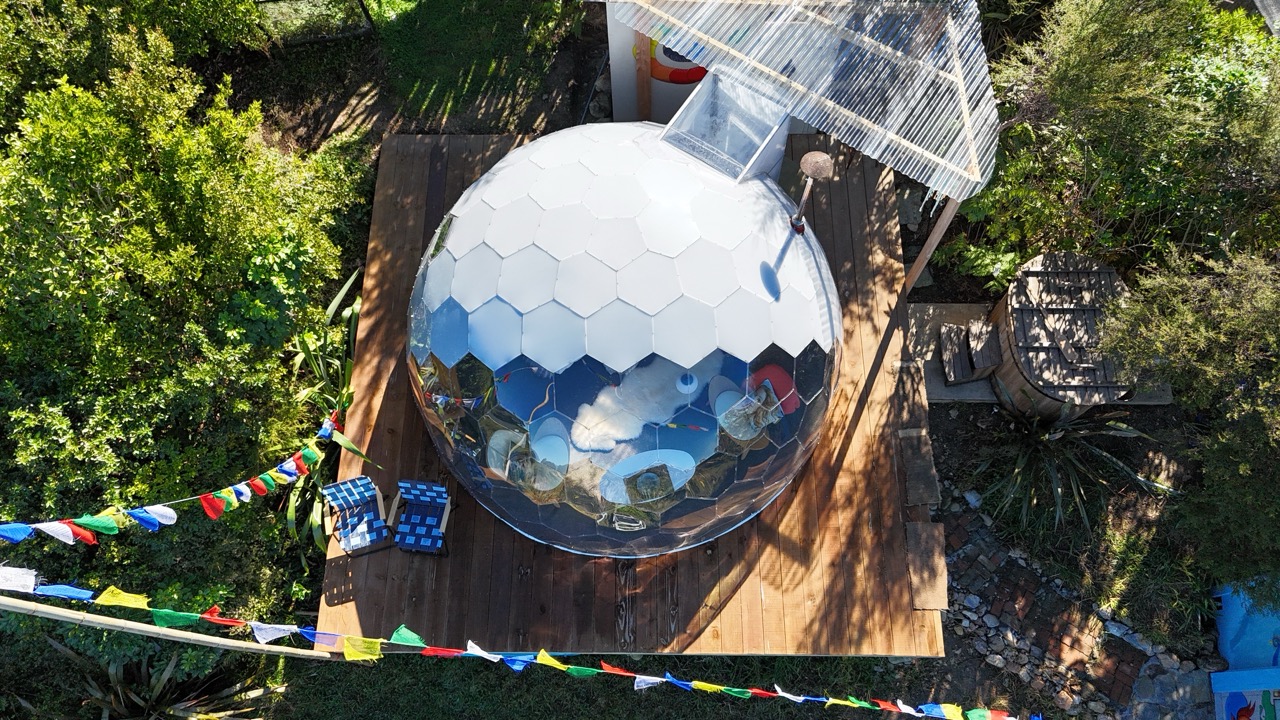 Samadhi Hypedome Dôme Airbnb vu d'en haut