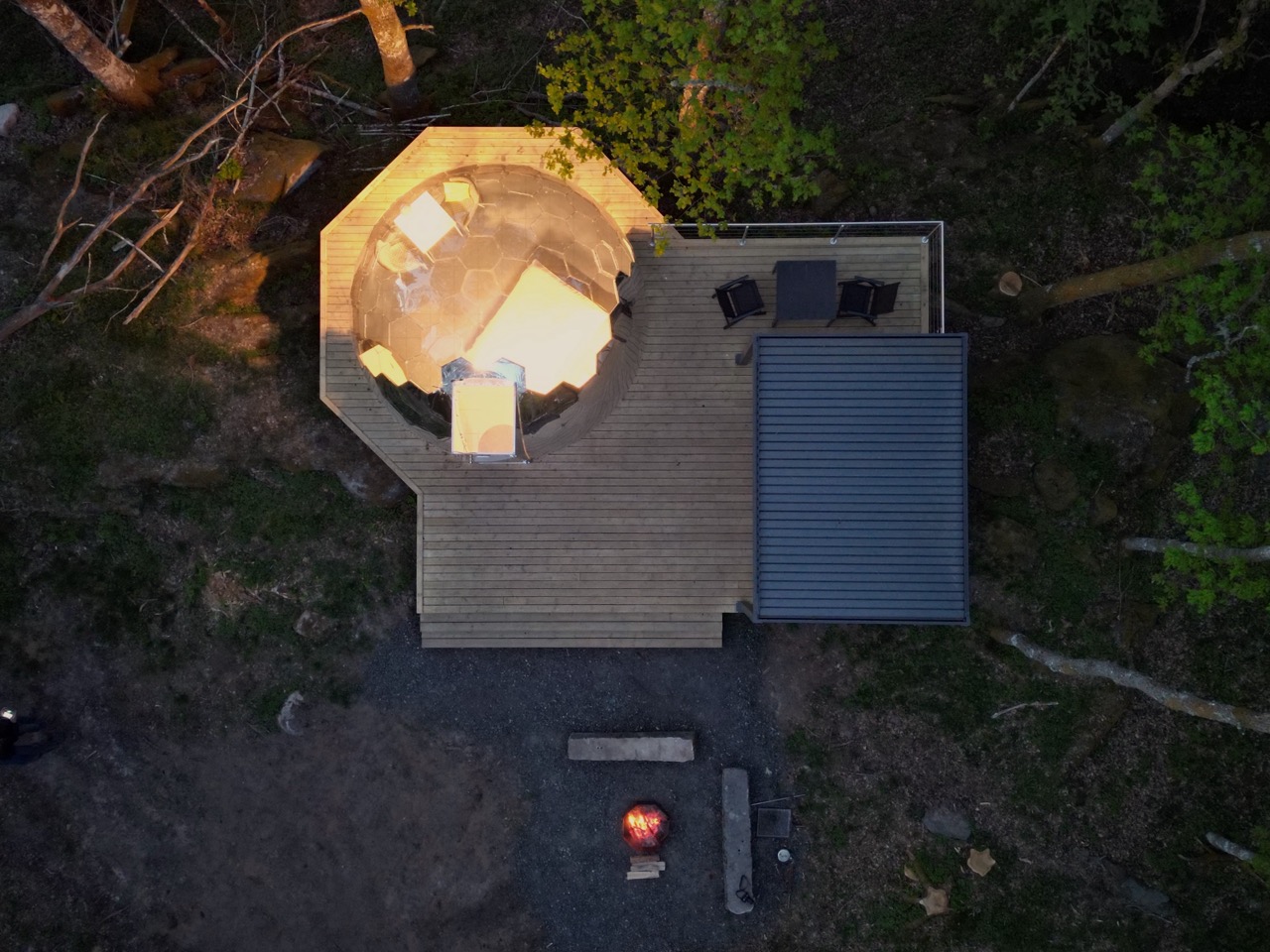 Una vista dall'alto sulla bellissima camera da letto esterna di Villa Vilan