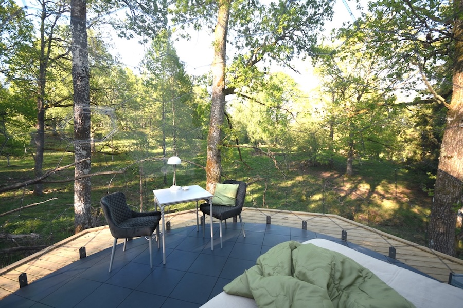 Una splendida vista sulla foresta dalla cupola della camera da letto esterna