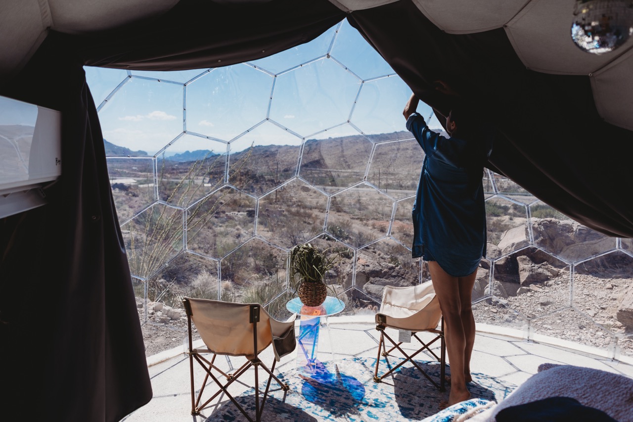 Wunderschöne Aussicht aus einer Glamping-Kuppel bei Space Cowboys