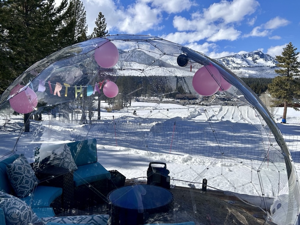 Eine Freiluftkuppel für ein Après-Ski-Geschäft