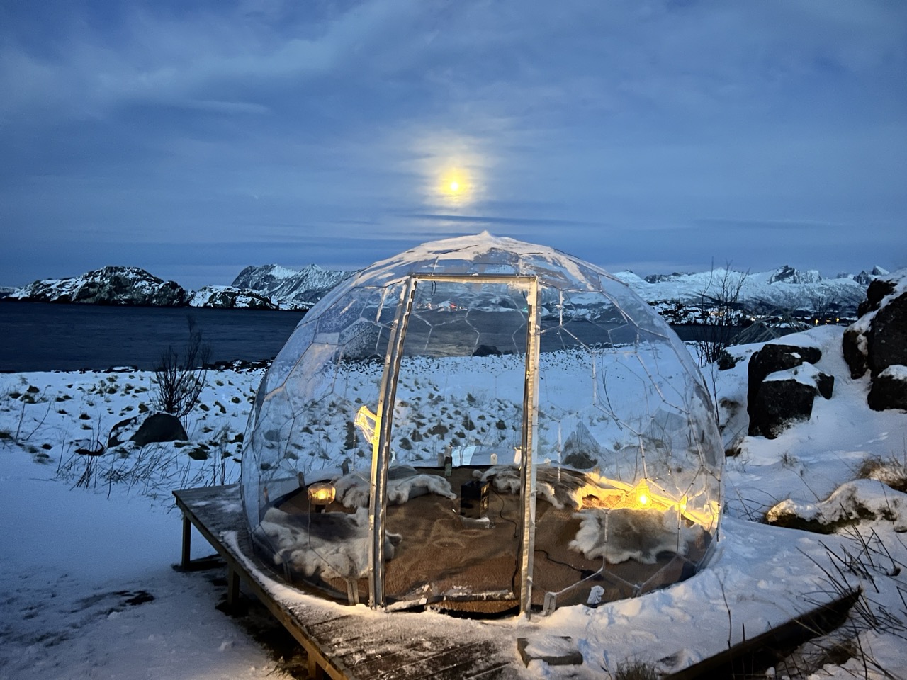 Eine klare Hypedome-Gondel im Schnee