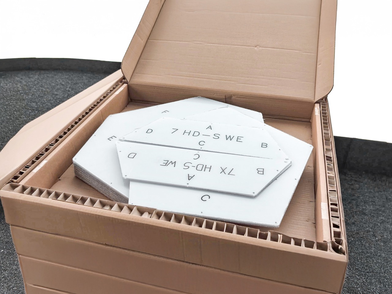 Auspacken der Hypedome-Polycarbonatplatten