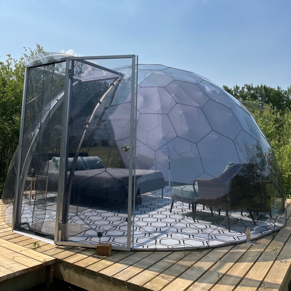 Elegantes, netzunabhängiges Schlafzimmer