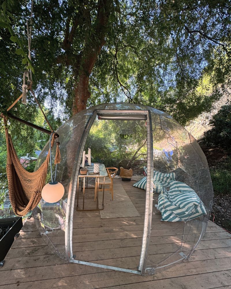 Büro im Freien unter einem Baum in LA