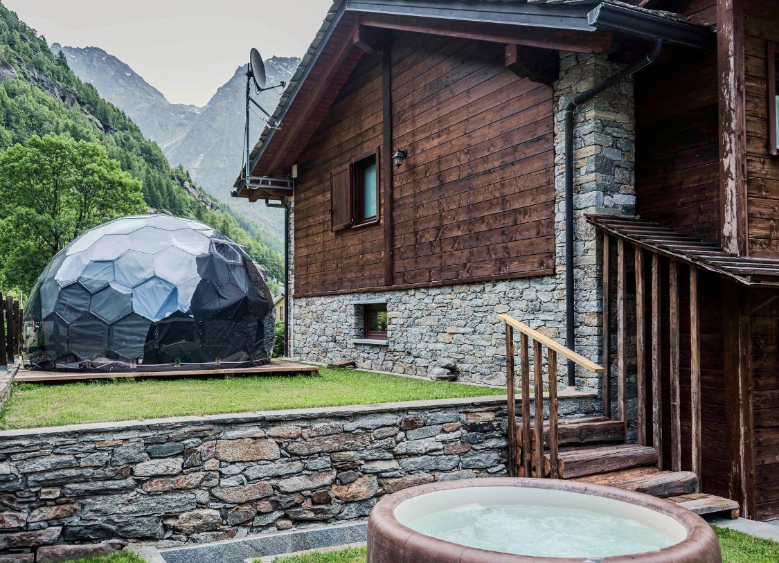 Gemütliche Kuppelunterkunft mit privatem Whirlpool und Terrasse