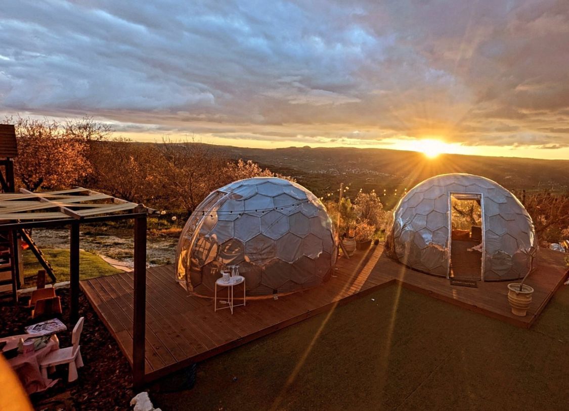 Wie man ein Glamping-Geschäft mit umweltfreundlichen, netzunabhängigen Kuppelstrukturen aufbaut
