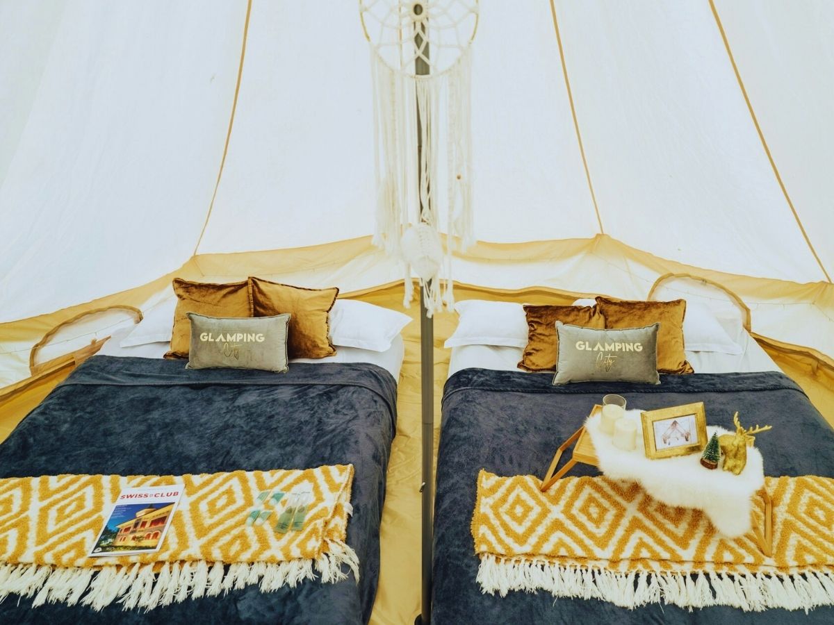 Interno della tenda glamping
