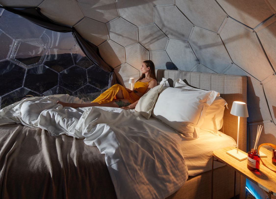 retraite en couple dans un dôme de glamping