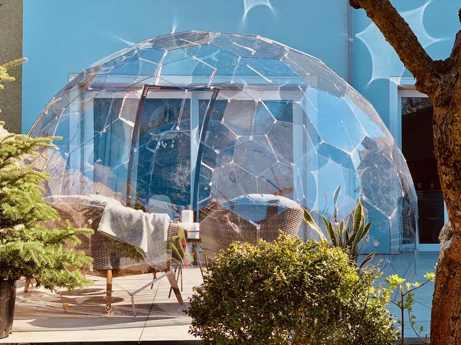 Oasis de détente dans une nacelle de jardin