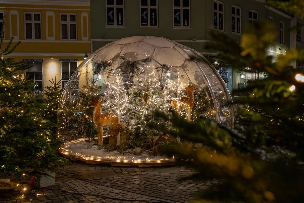 Installation de Noël dans une nacelle Hypedome