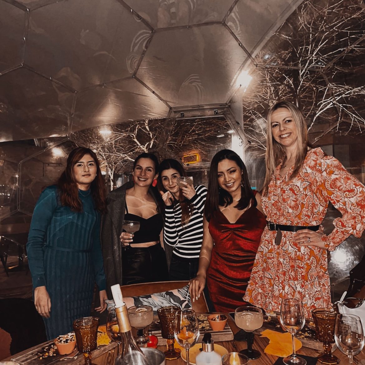 Wiedersehen mit Freunden in der Tequila Jack's Esskuppel