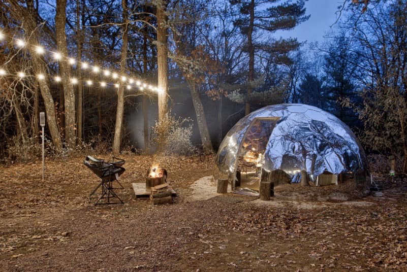 Le charme du glamping dans la forêt