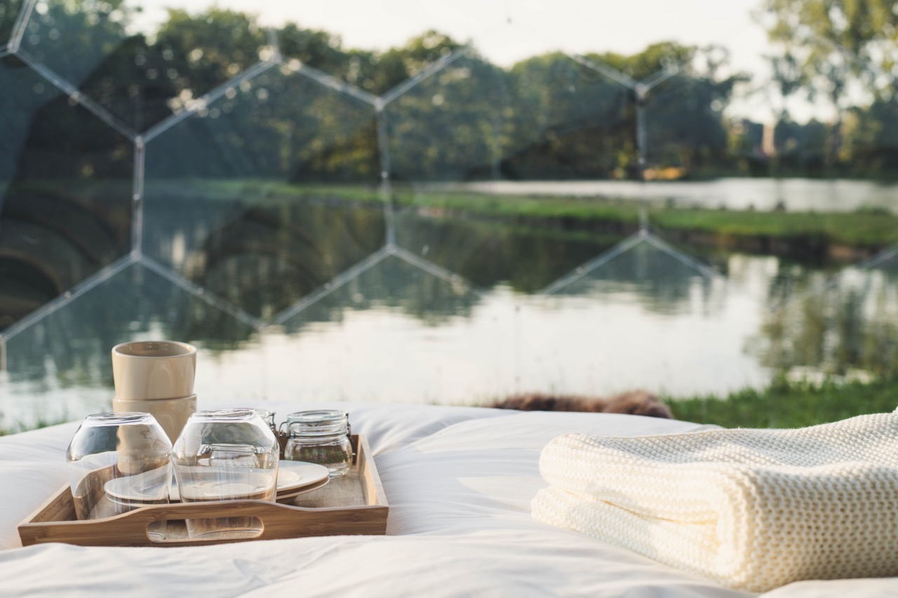 Des équipements confortables rendent votre site de glamping plus luxueux et augmentent le prix du glamping.