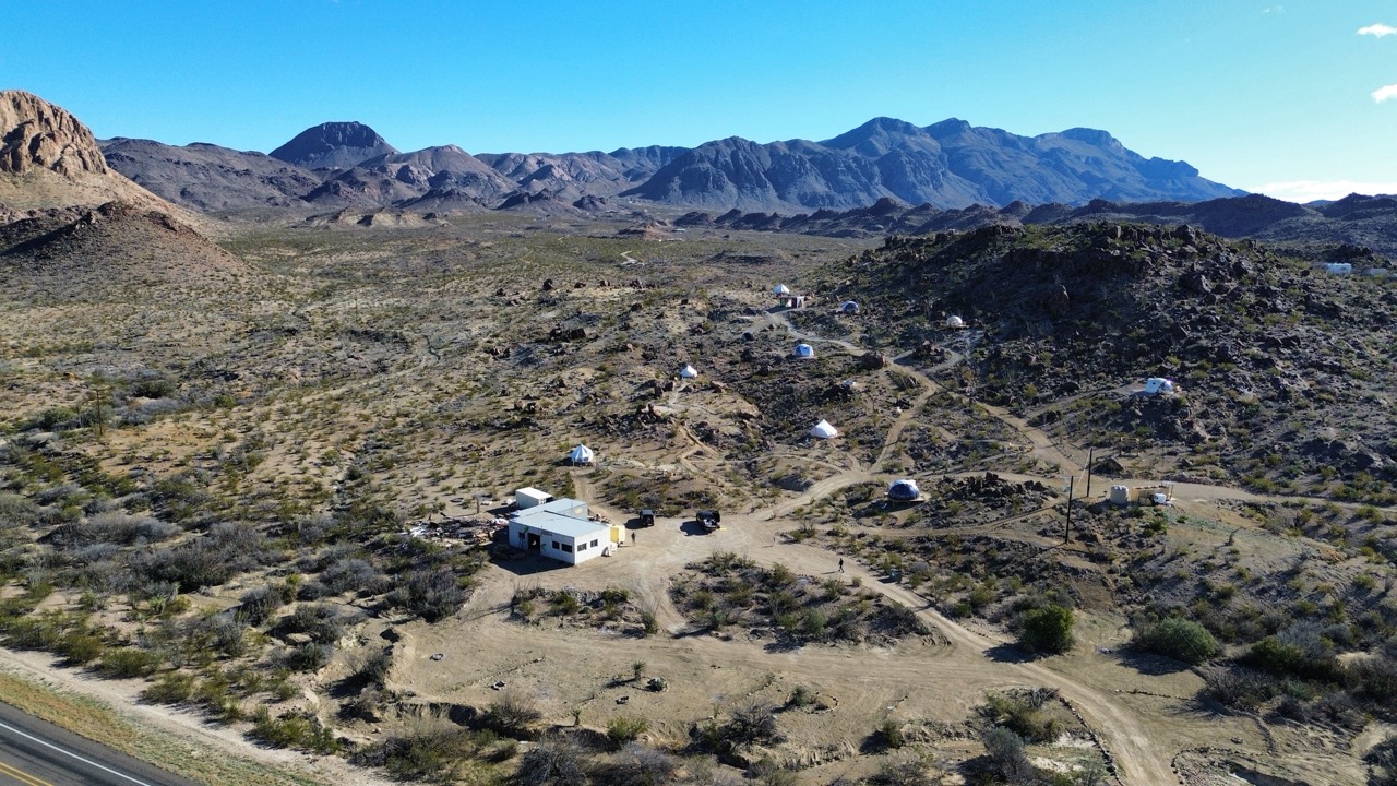 Esperienza unica di glamping nel deserto